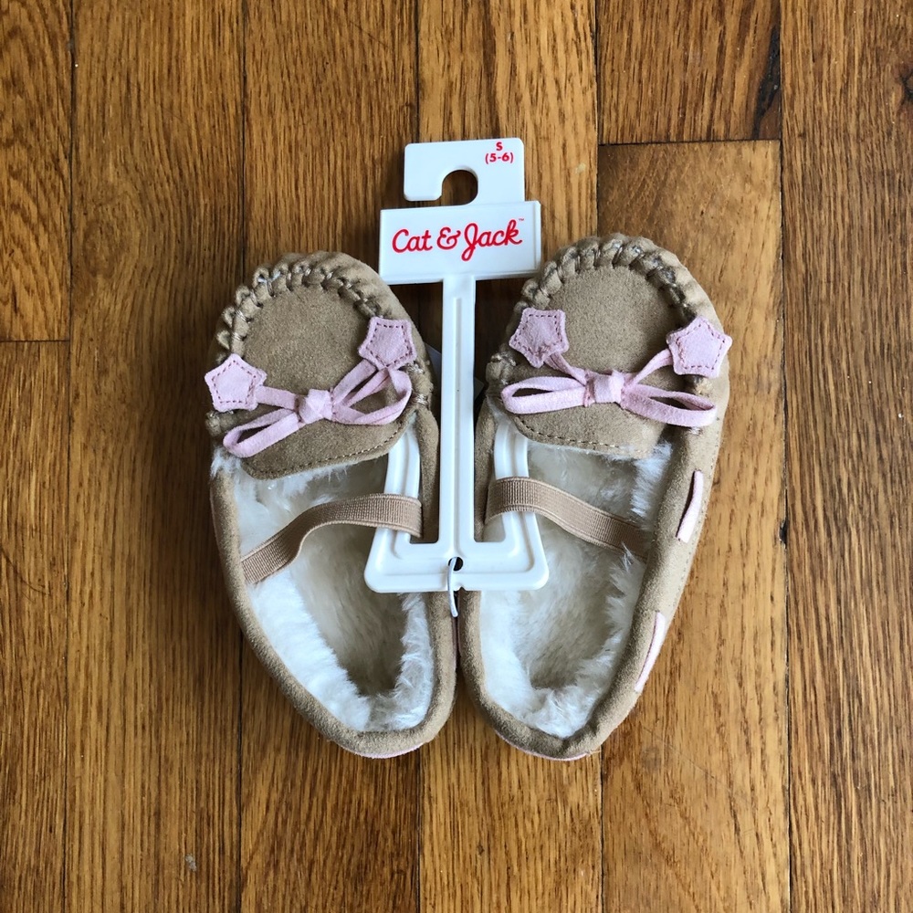 Toddler girl moccasins size 5/6 brand new